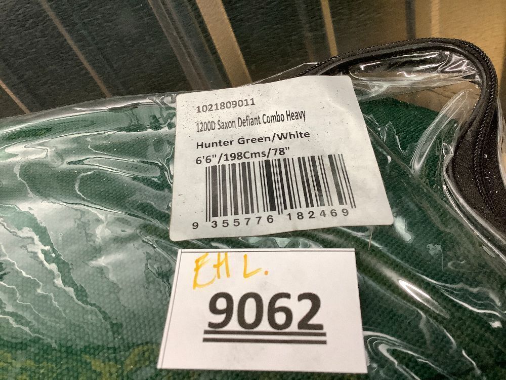 Saxon Defiant 1200D Combo Neck Medium, Hunter Green/White, 78" - Image 4 - Lot 9062