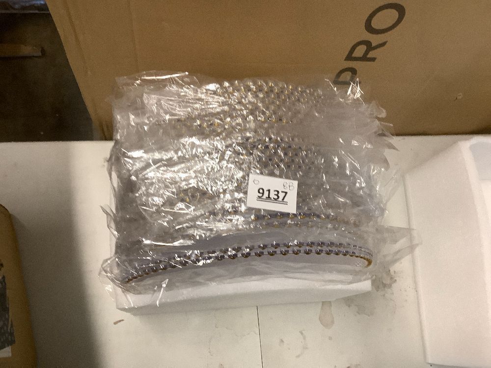 YMHPRIDE 24 Pack Clear Charger Plates Bulk, 13 Inch Plastic Acrylic Round Dinner Plate with Gold Beaded Rim Round Charger Plate Service for Home Wedding Party Event Table Setting Decoration - Image 4 - Lot 9137