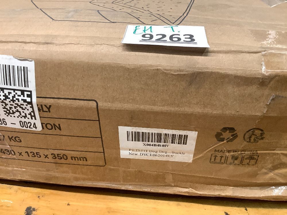 PETSFIT Small Dog Car Seat, Waterproof PU Leather Dog Booster Car Seat with Patented Safe Buckles, Detachable Dogs Seat Belt for Car, Dog Car Seat Medium Sized Dog up to 30 lbs (Black) - Image 4 - Lot 9263