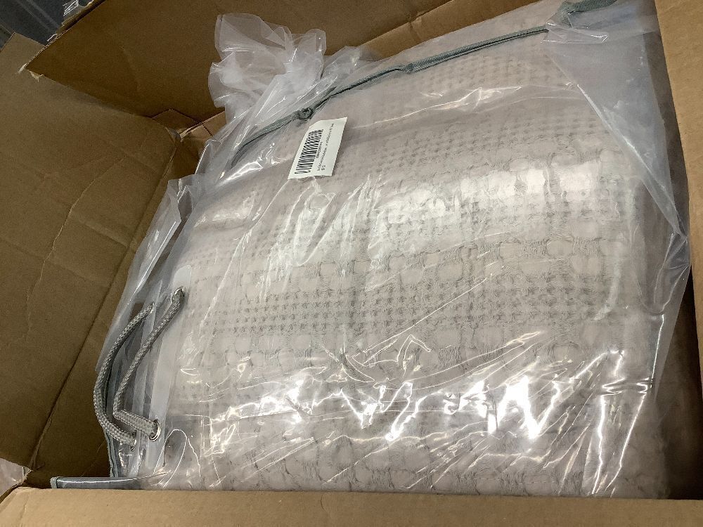 CozyTide Oversized King Bedspread - Image 2 - Lot 9373