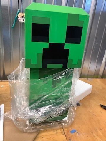 Ukonic Minecraft Legends Creeper Mini Fridge 8L – Holds 12 Cans, LED Lights, AC/DC Thermoelectric Cooler, Removable Shelves, Compact for Dorm, Office, Gaming - Image 3 - Lot 9379