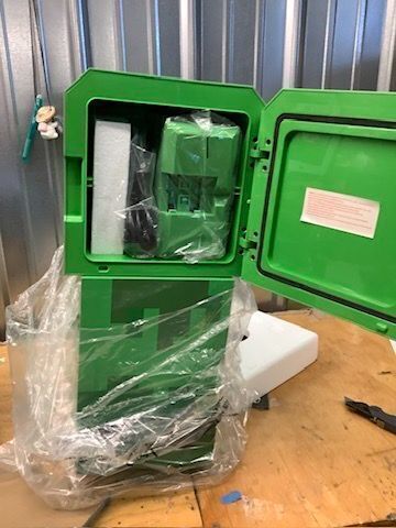 Ukonic Minecraft Legends Creeper Mini Fridge 8L – Holds 12 Cans, LED Lights, AC/DC Thermoelectric Cooler, Removable Shelves, Compact for Dorm, Office, Gaming - Image 4 - Lot 9379