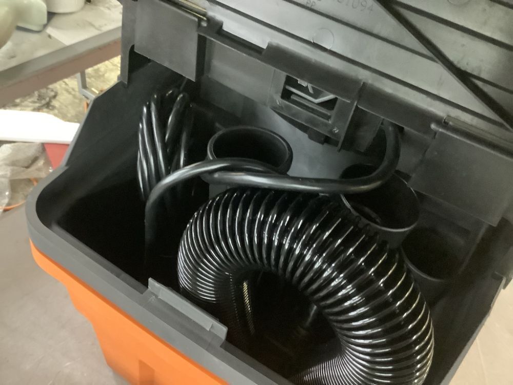 RIDGID 4.5 Gal. 5.0 Peak HP PRO PACK Shop Vacuum Wet Dry Vac with Fine Dust Filter, Expandable Hose and Accessories - Image 4 - Lot 89JF