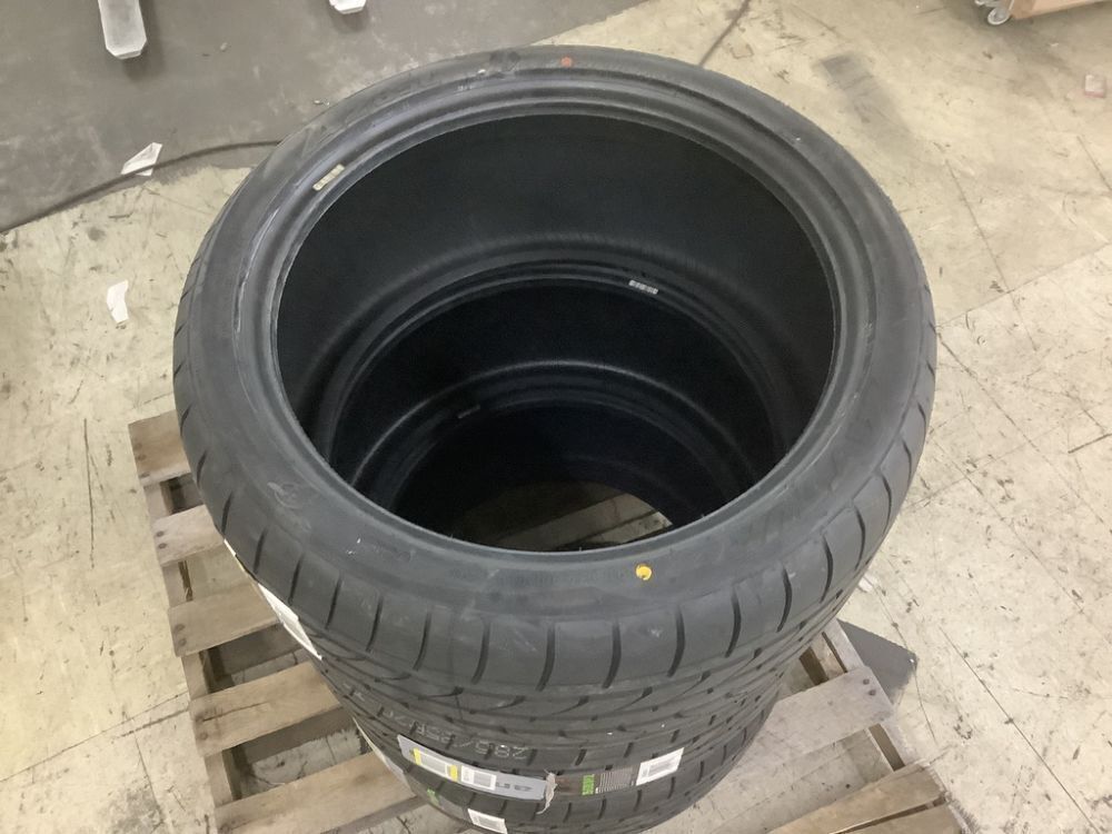 Lot of (3) Atturo AZ850 285/35R20 Tires - Image 5 - Lot 100JF