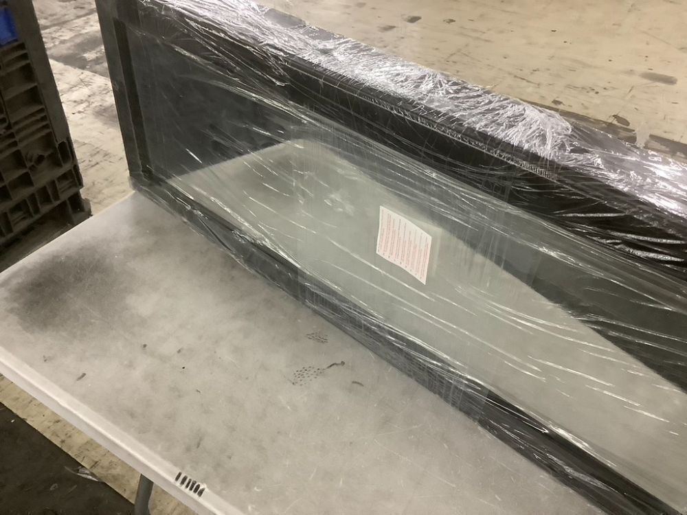 SONGMICS 6 LEDs Mirror Jewelry Cabinet, 47.2-Inch Tall - Damage on Back - Image 4 - Lot 152JF