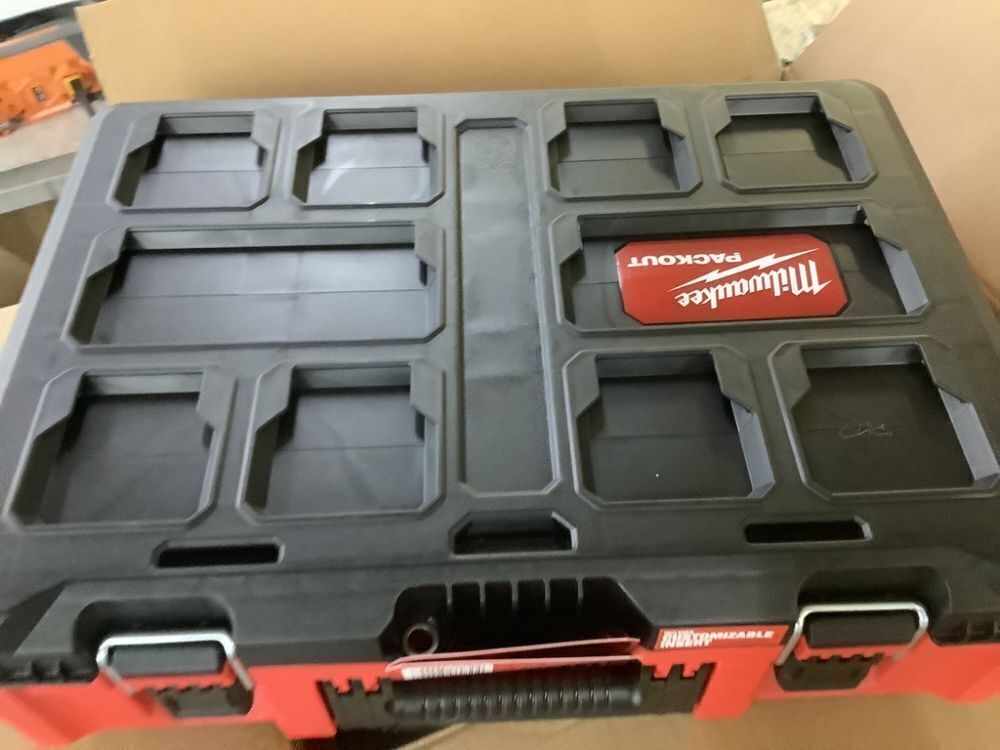 Milwaukee PACKOUT 16 in. Portable Modular Tool-Box Case with Customizable Insert - Image 3 - Lot 231JF
