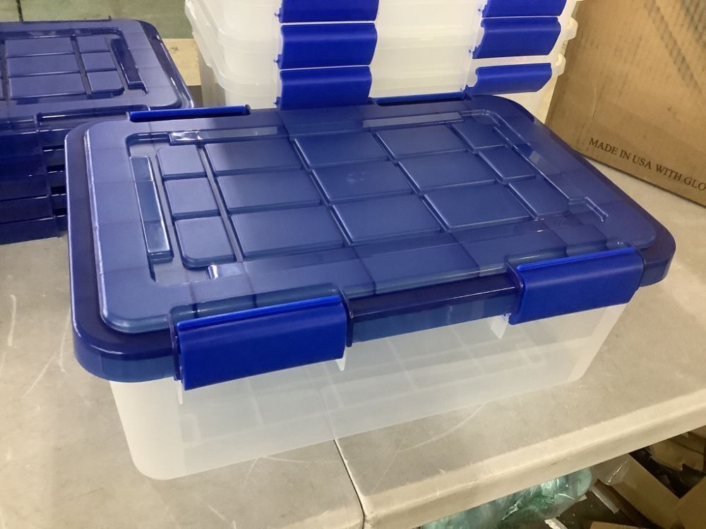 IRIS 4 Gal./16 Qt. Lockable Plastic Storage Tote, Clear with Blue Lid and Buckles (6-Pack) - Image 2 - Lot 443JF