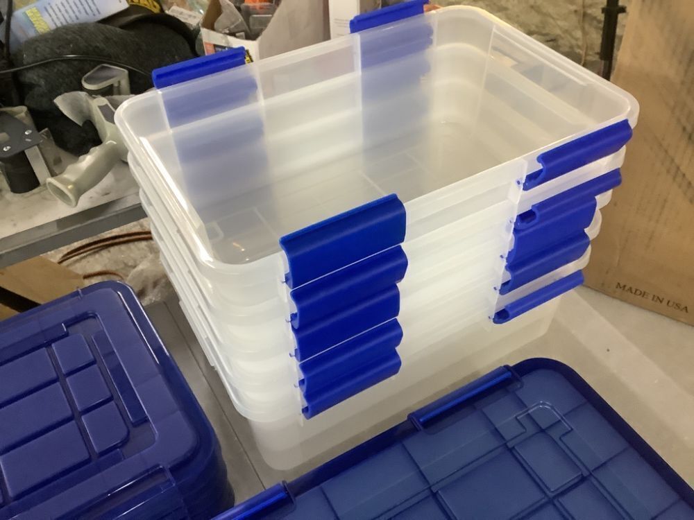 IRIS 4 Gal./16 Qt. Lockable Plastic Storage Tote, Clear with Blue Lid and Buckles (6-Pack) - Image 3 - Lot 443JF