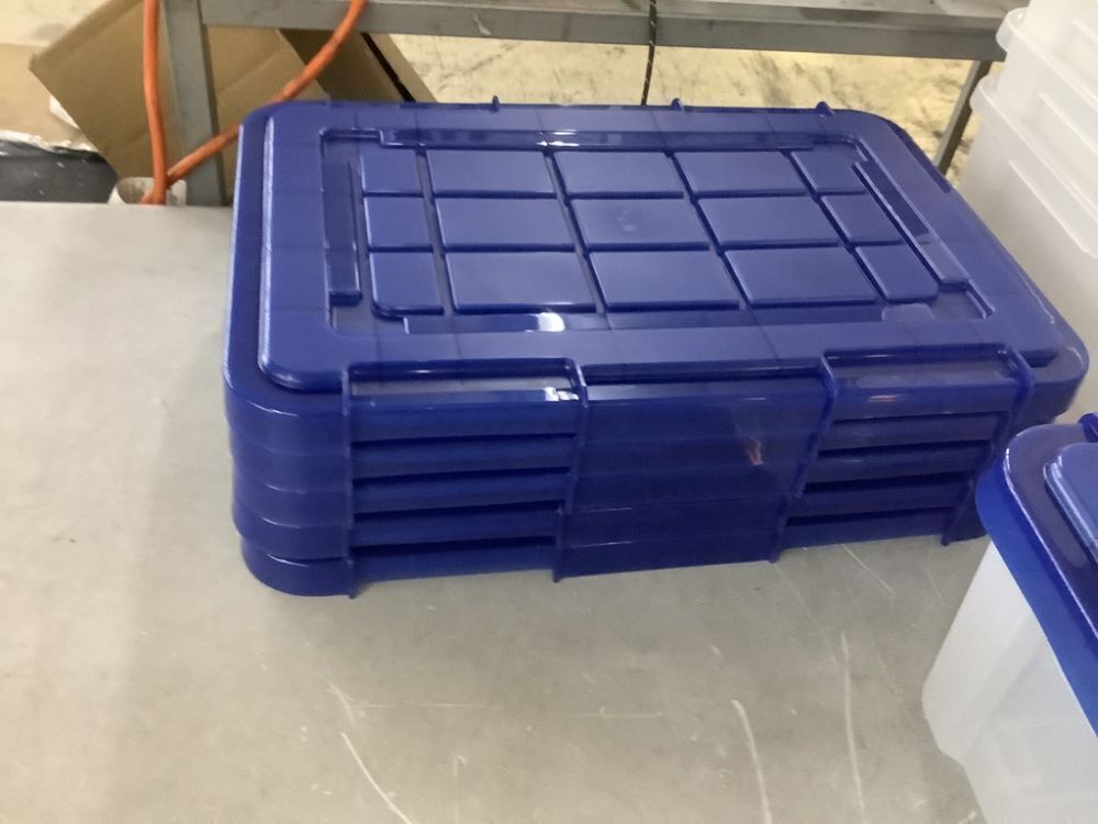 IRIS 4 Gal./16 Qt. Lockable Plastic Storage Tote, Clear with Blue Lid and Buckles (6-Pack) - Image 4 - Lot 443JF