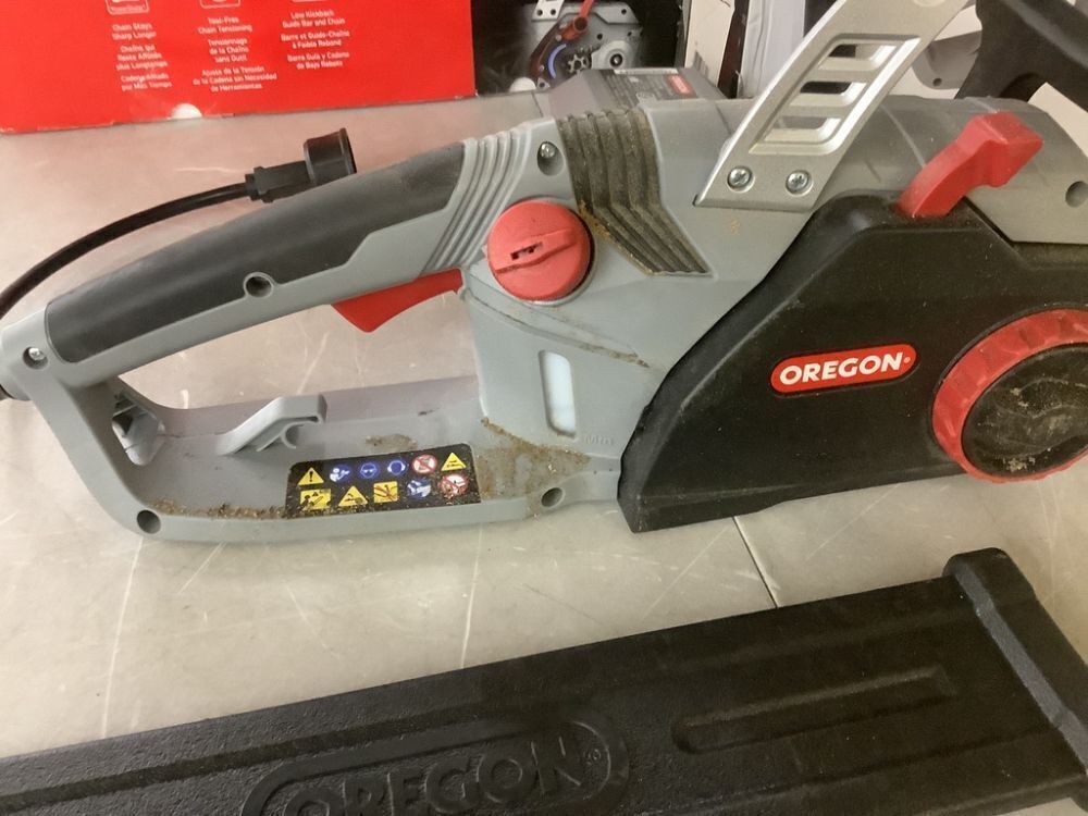 Oregon CS1500 Self-Sharpening 15 Amp Corded Electric Chainsaw, 18 in. Bar - Image 6 - Lot 540JF