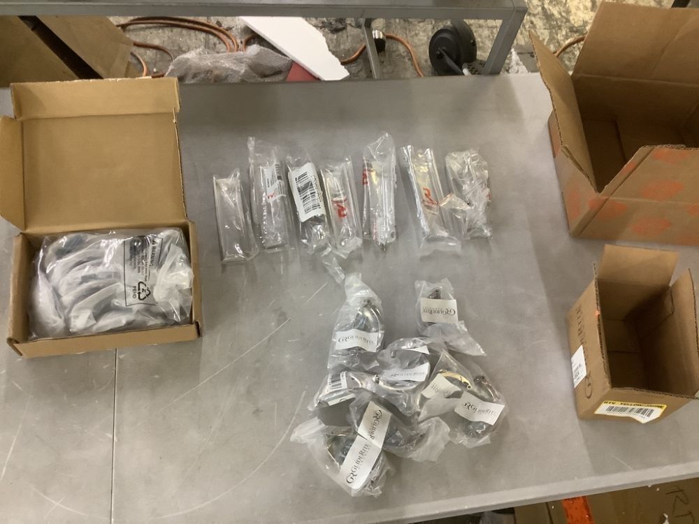 Lot of Drawer Pulls & Cabinet Egde Pulls - Image 1 - Lot 649JF