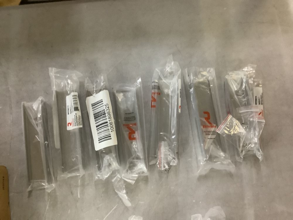 Lot of Drawer Pulls & Cabinet Egde Pulls - Image 4 - Lot 649JF