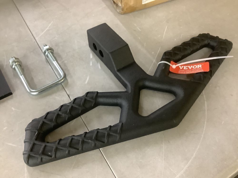 VEVOR Hitch Step for 2 in. Receiver, 350 lbs. Load Capacity, Rear Bumper Guard Protector - Image 3 - Lot 737JF