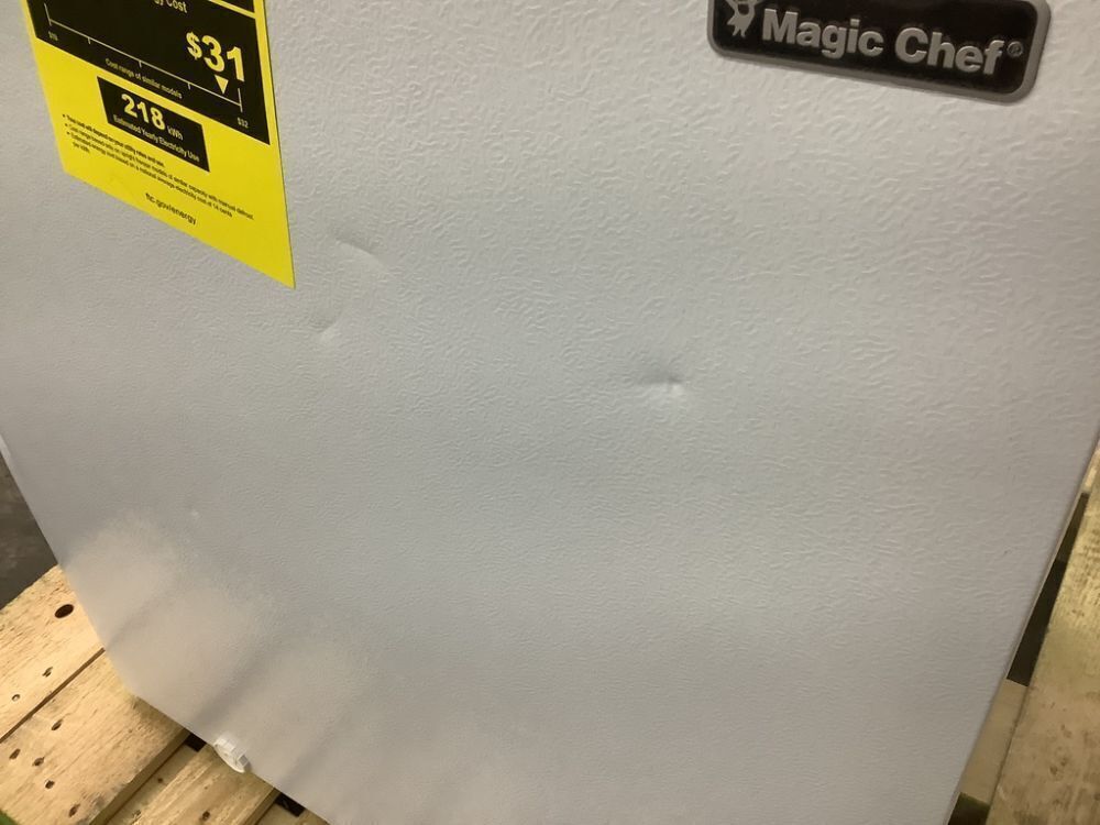 Magic Chef 5.0 cu. ft. Chest Freezer in White - Dented - Image 3 - Lot 25JF