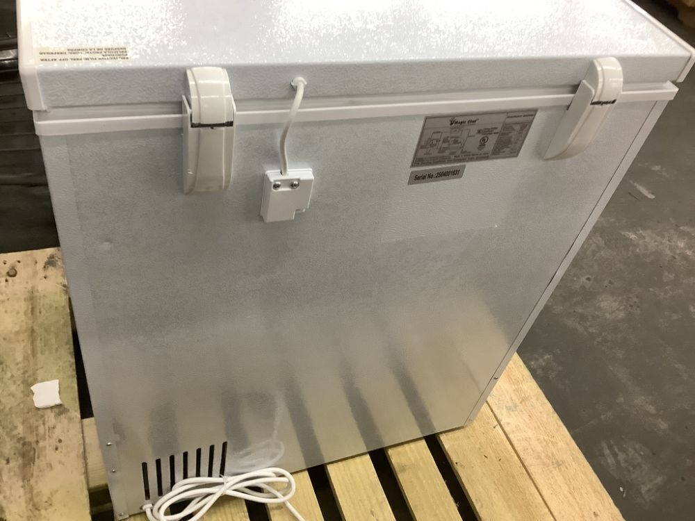 Magic Chef 5.0 cu. ft. Chest Freezer in White - Dented - Image 8 - Lot 25JF