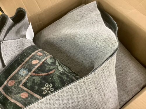 9' x 12' Area Rug - Lot 177