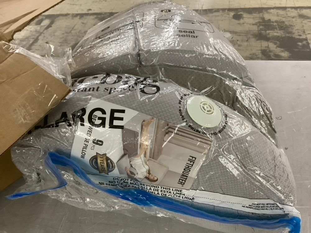 Bed Wedge Pillow Set - Image 2 - Lot 278