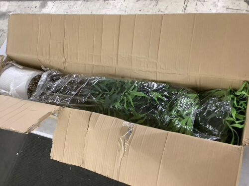 4' Artificial Tree - Lot 289