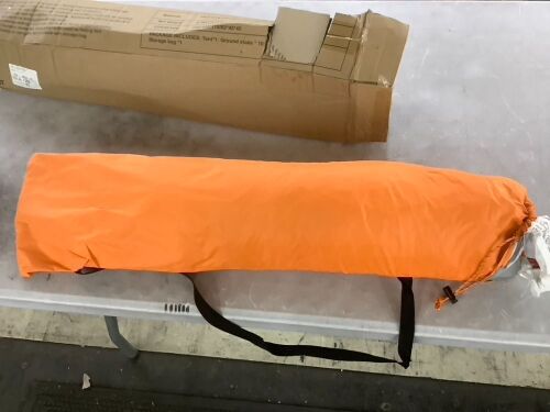 Oileus X-Large 4 Person Beach Tent Sun Shelter - Lot 372