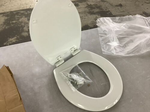 Mayfair Easy Clean Toilet Seat - Lot 468JF
