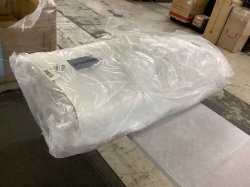 Short Queen Mattress Topper - Lot 576