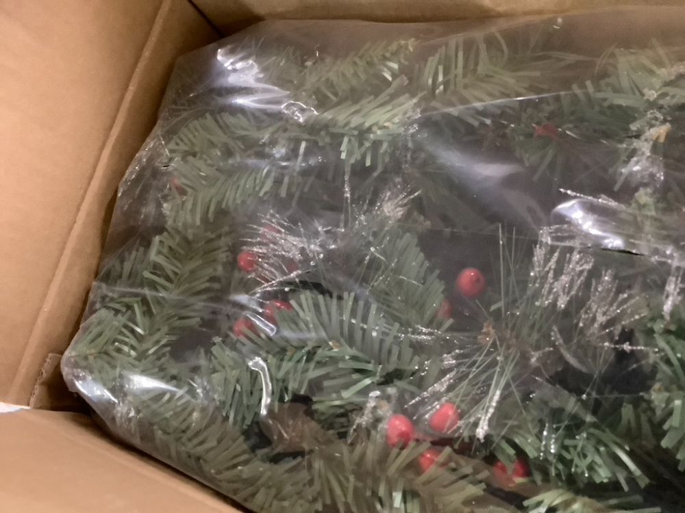 9Ft Pre-Lit Christmas Garland W/ 2-In-1 Led Lights - Image 3 - Lot 600C