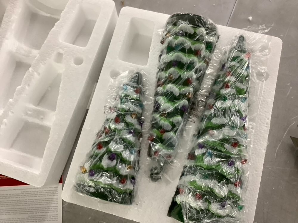 Set of 3 Pre-Lit Ceramic Tabletop Christmas Trees - Image 3 - Lot 697
