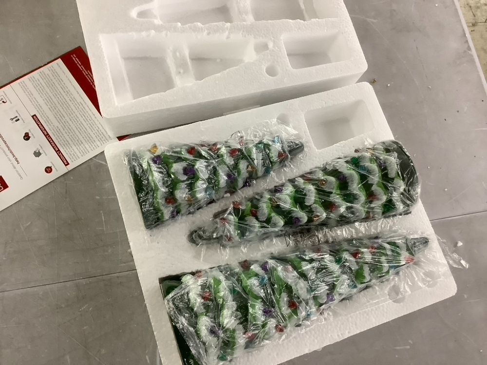 Set of 3 Pre-Lit Ceramic Tabletop Christmas Trees - Image 4 - Lot 697