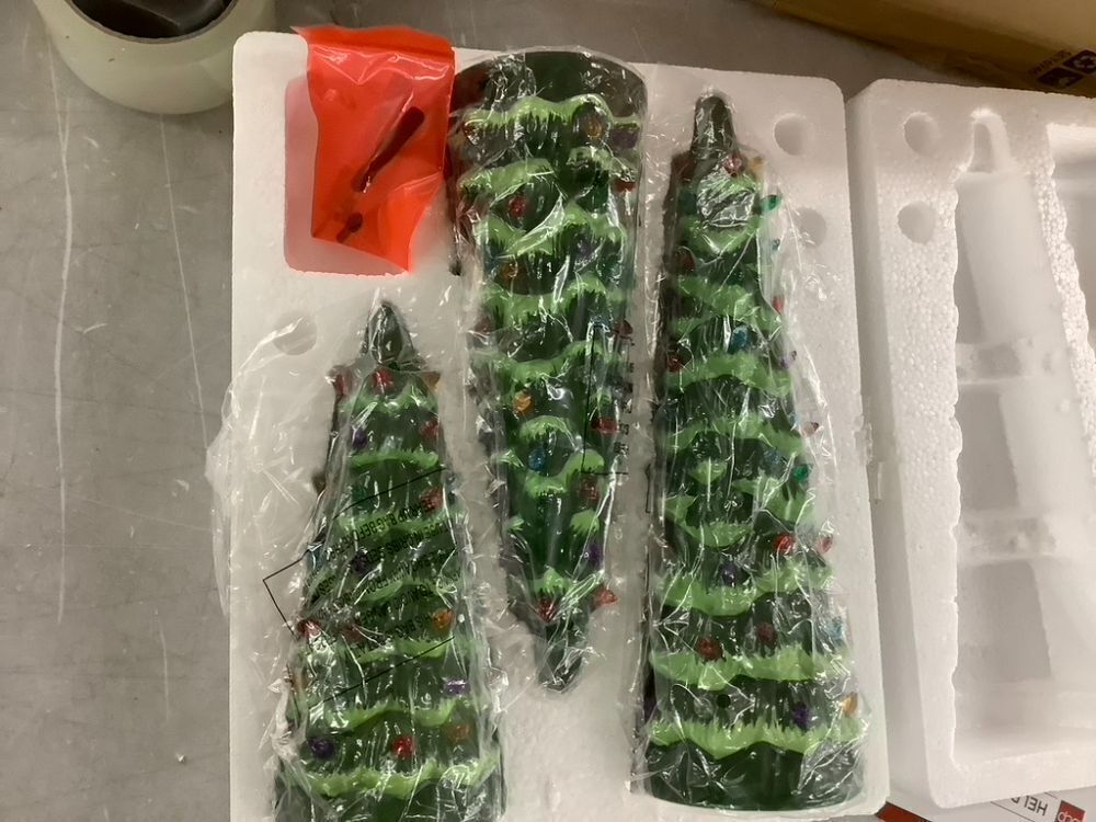 Set of 3 Pre-Lit Ceramic Tabletop Christmas Trees - Image 3 - Lot 700