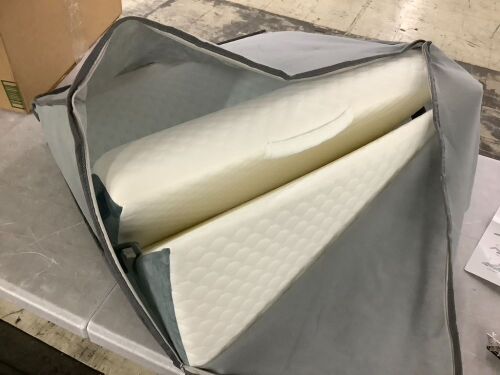 SimpleDad Wedge Pillow - Lot 704