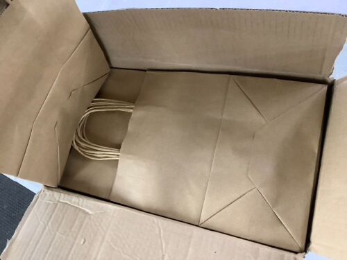 100 Pack 8x4.75x10 Inch Plain Medium Paper Bags with Handles - Lot 788