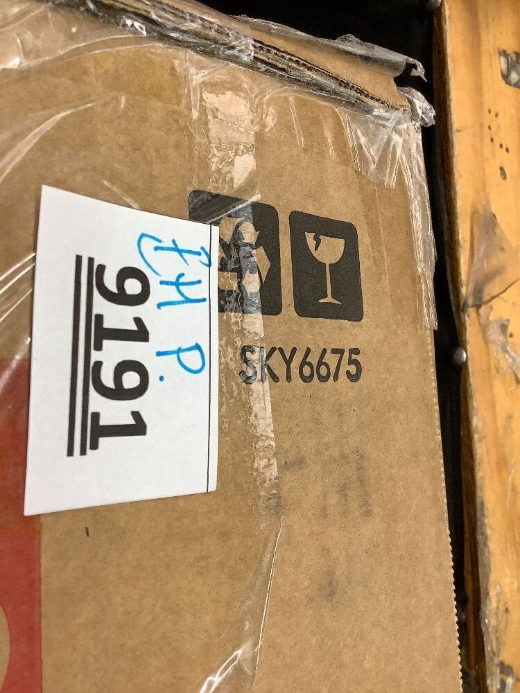 Green Pre-Lit Sparse Flocked Christmas Tree w/ 2-in-1 LEDs, Cordless Connection - Image 3 - Lot 9191