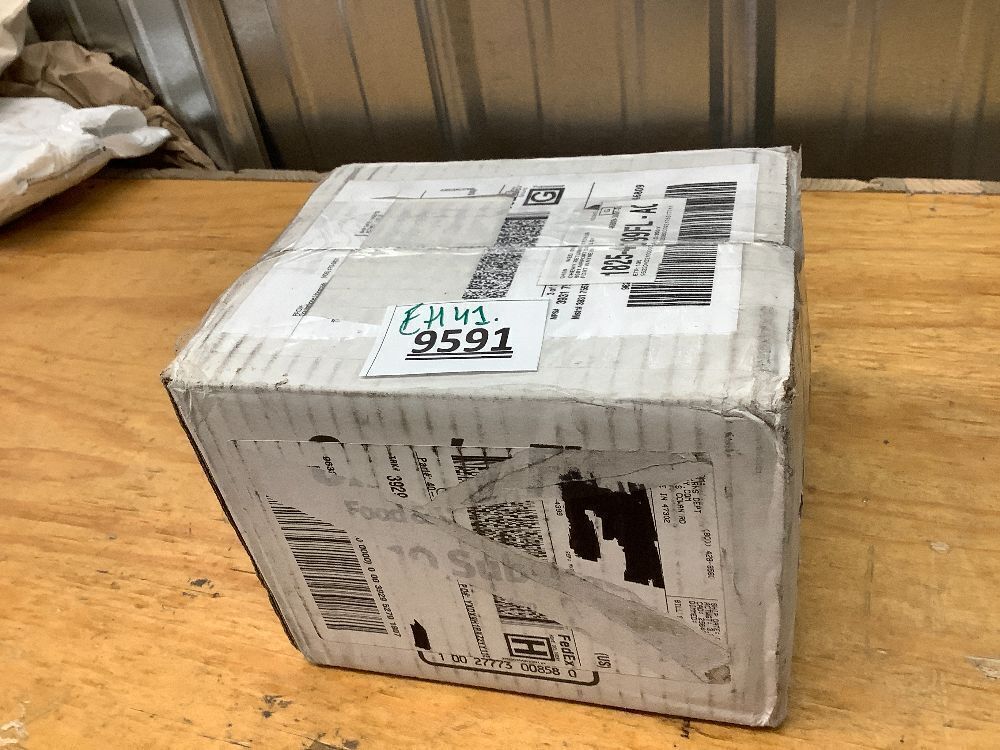 Set of 4 MidWest Homes for Pets Snap'y Fit Stainless Steel Food or Water Bowl, Holds 10 Ounces, Mounts to Wire Crates, No-Tip Design, Rust-Resistant, for Small Dogs and Cats - Image 4 - Lot 9591