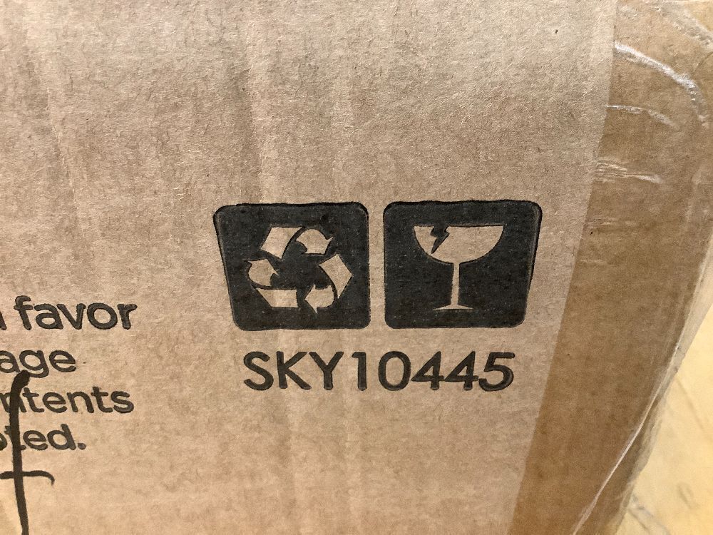 Pre-Lit Artificial Fir Christmas Wreath w/ LED Lights, Plug-In, PVC Tips - Image 3 - Lot 9780