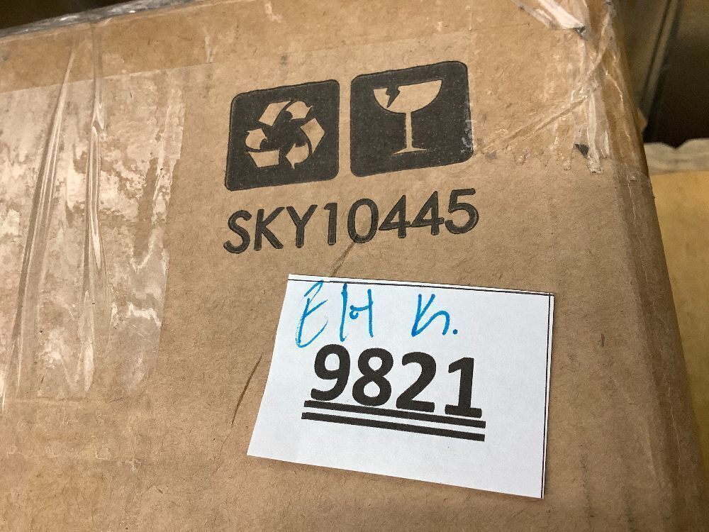 Pre-Lit Artificial Fir Christmas Wreath w/ LED Lights, Plug-In, PVC Tips - Image 3 - Lot 9821