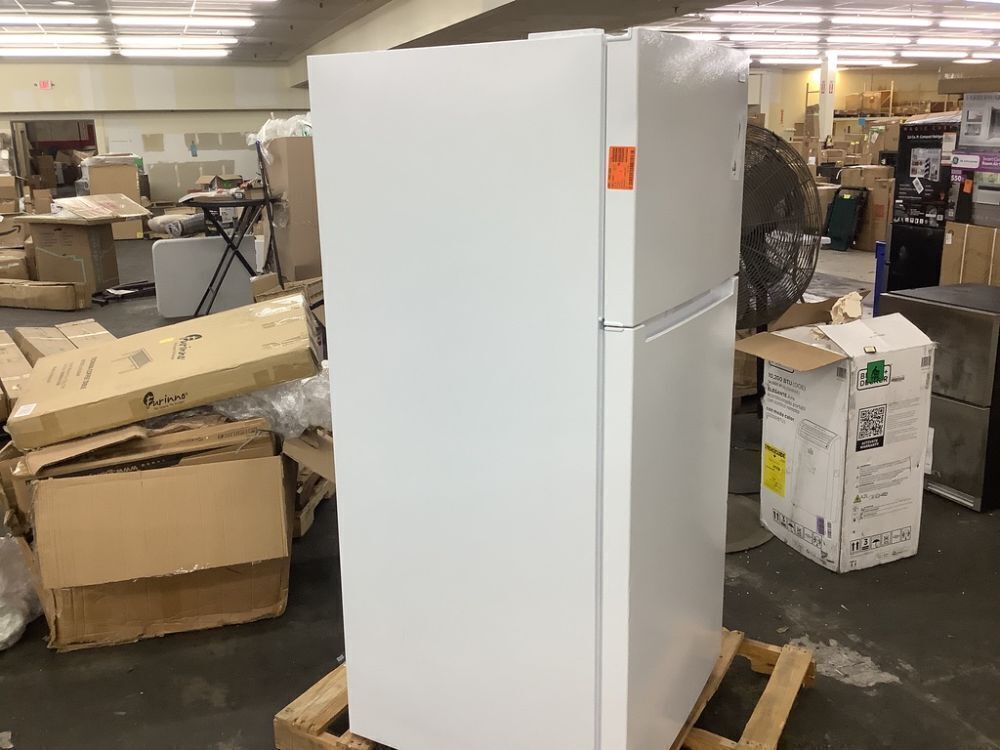 Vissani 18 cu. ft. Top Freezer Refrigerator - Small Dents - Image 8 - Lot 11JF