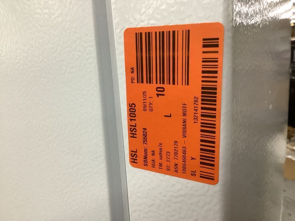 Vissani 18 cu. ft. Top Freezer Refrigerator - Small Dents - Image 10 - Lot 11JF