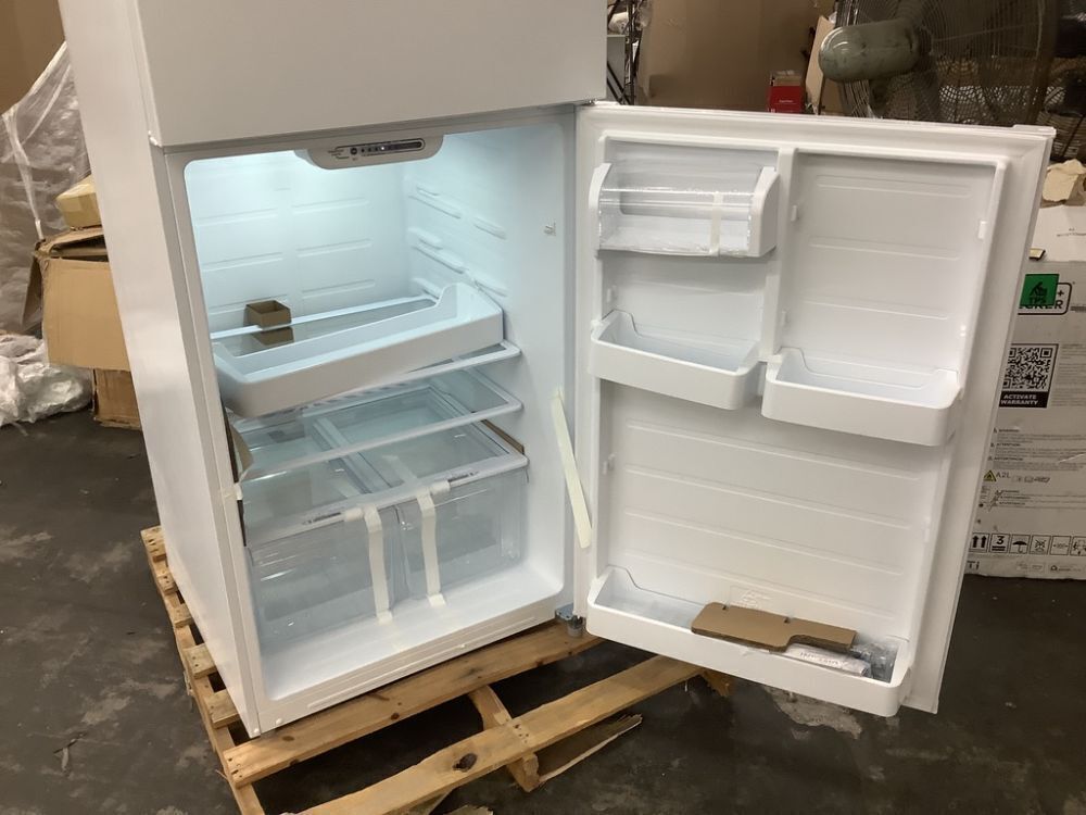 Vissani 18 cu. ft. Top Freezer Refrigerator - Small Dents - Image 11 - Lot 11JF