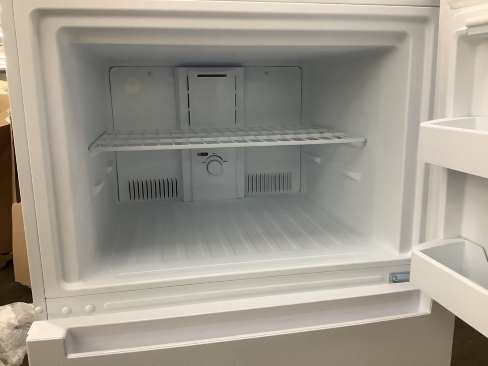 Vissani 18 cu. ft. Top Freezer Refrigerator - Small Dents - Image 14 - Lot 11JF