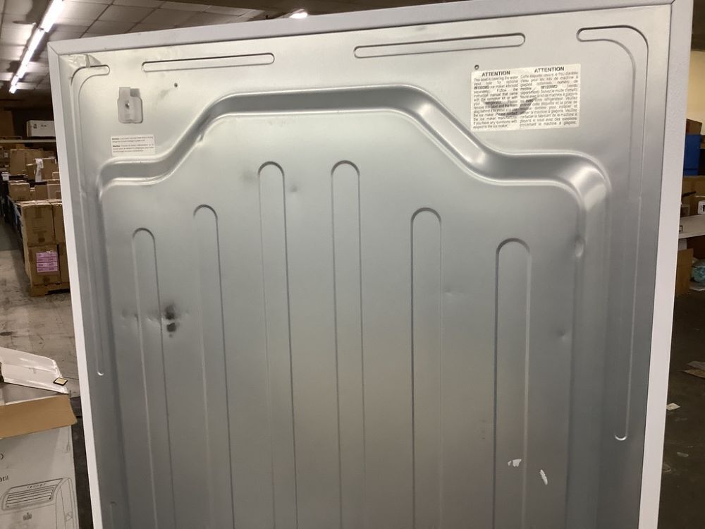 Vissani 18 cu. ft. Top Freezer Refrigerator - Small Dents - Image 15 - Lot 11JF