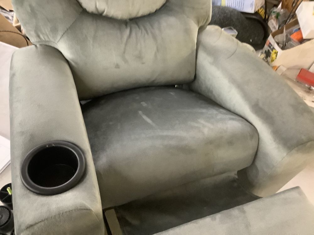 Push Back Microfiber Kids Recliner Chair with Footrest and Cup Holder - Image 2 - Lot 132JF