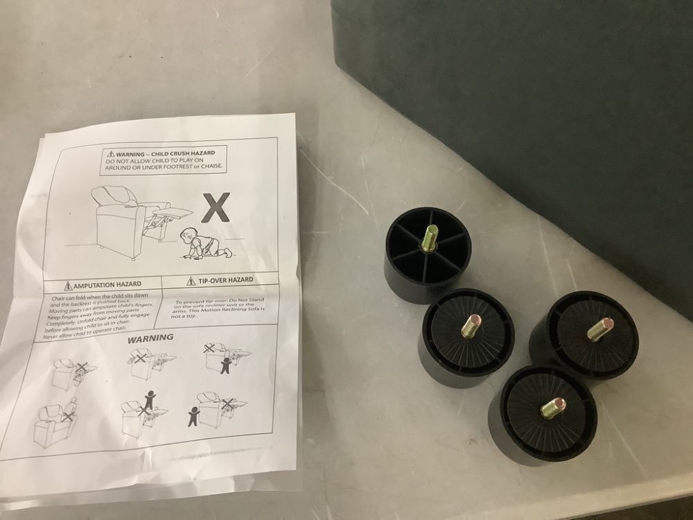 Push Back Microfiber Kids Recliner Chair with Footrest and Cup Holder - Image 4 - Lot 132JF