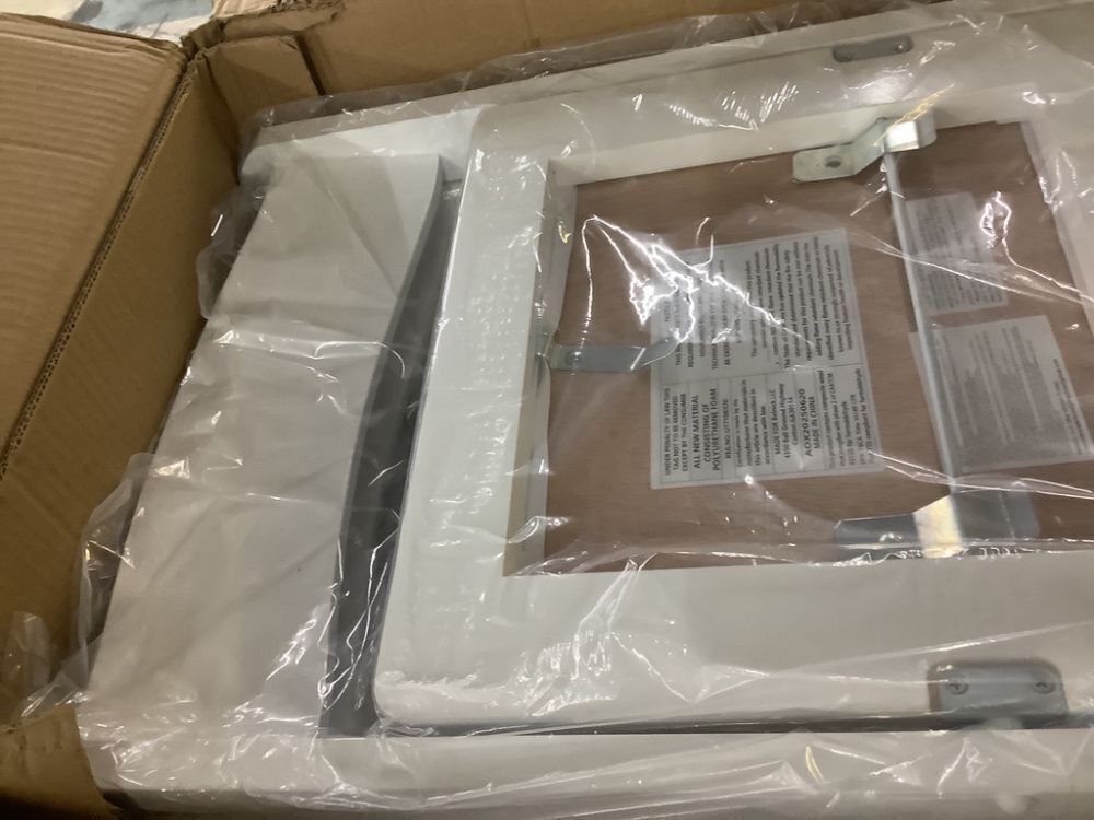 Flash Furniture Hercules Series White Wood Folding Chair with Vinyl Padded Seat - Image 4 - Lot 139JF