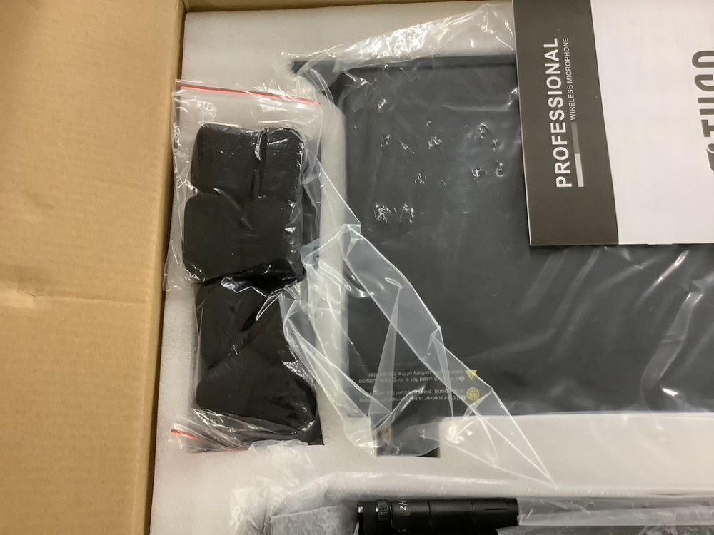 XTUGA CM280 UHF 8 Channel Professional Gooseneck Microphone System - Image 4 - Lot 152