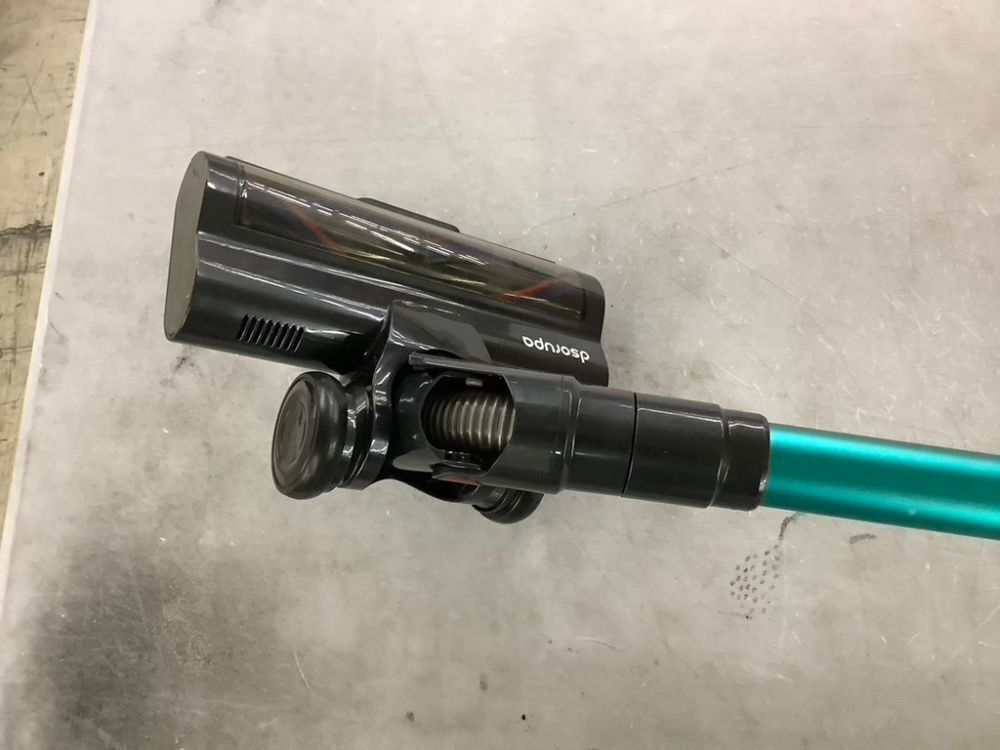 Cordless Stick Vacuum Cleaner - Image 4 - Lot 153