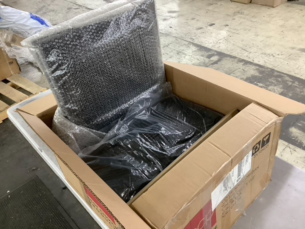 Set of 2 Indoor/Outdoor Aluminum Dining Chairs with Arms All-Weather Rope - Image 2 - Lot 173