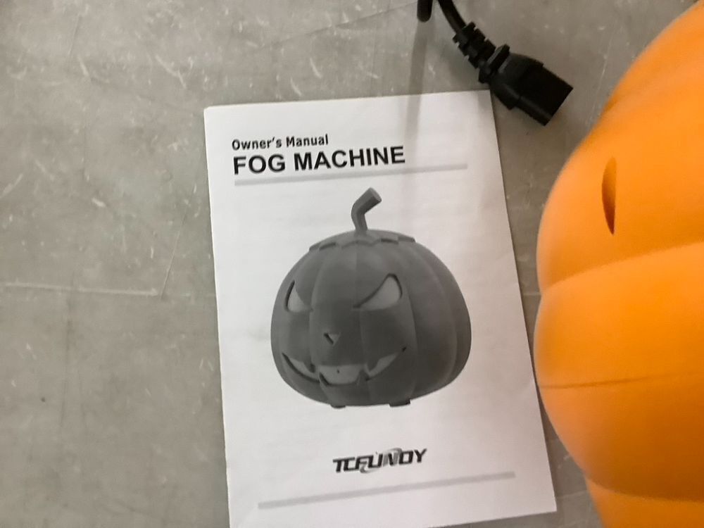 800W Pumpkin Fog Machine - Image 5 - Lot 176