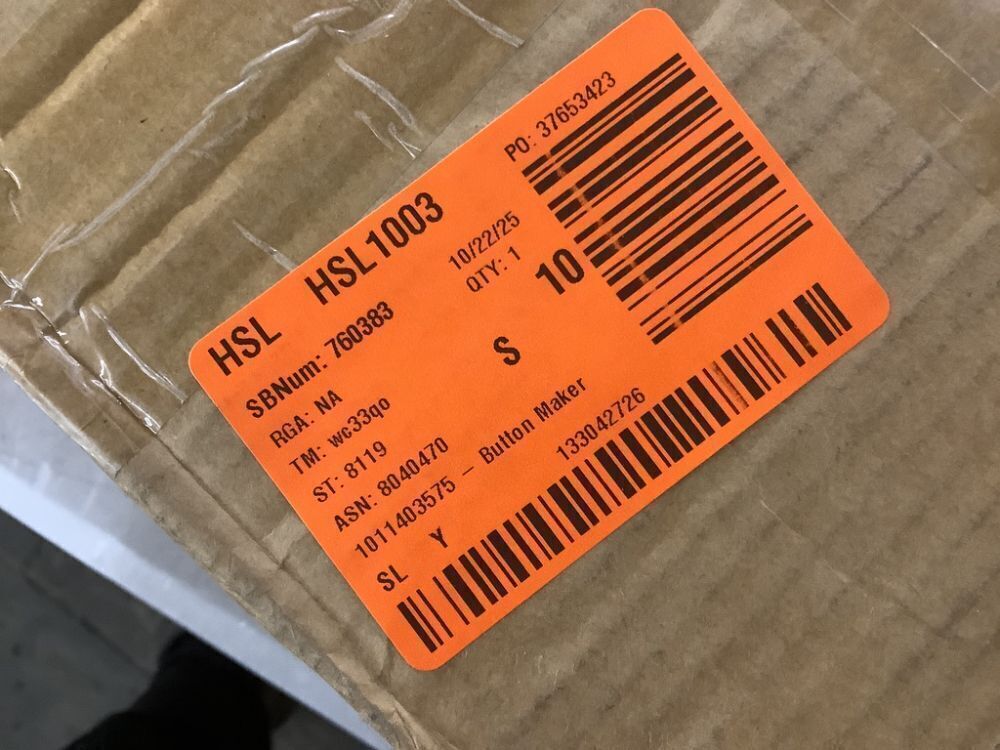 VEVOR Button Maker Machine, 0.98 in. 25 mm Pin Maker, Installation-Free Badge Punch Press Kit - Image 6 - Lot 242JF