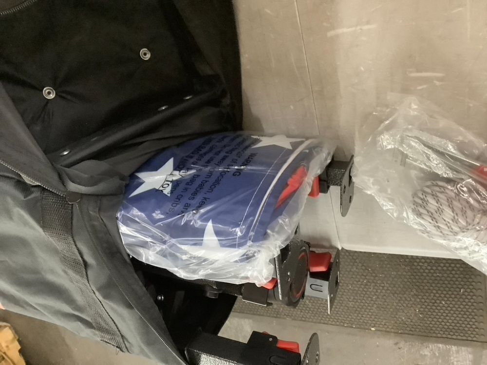 One-Person Setup Instant Pop Up Canopy w/ Case, 4 Weight Bags - 10x10ft - Image 4 - Lot 266