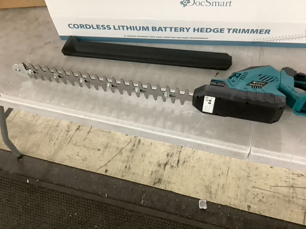 20'' Hedge Trimmer Cordless - Image 3 - Lot 275